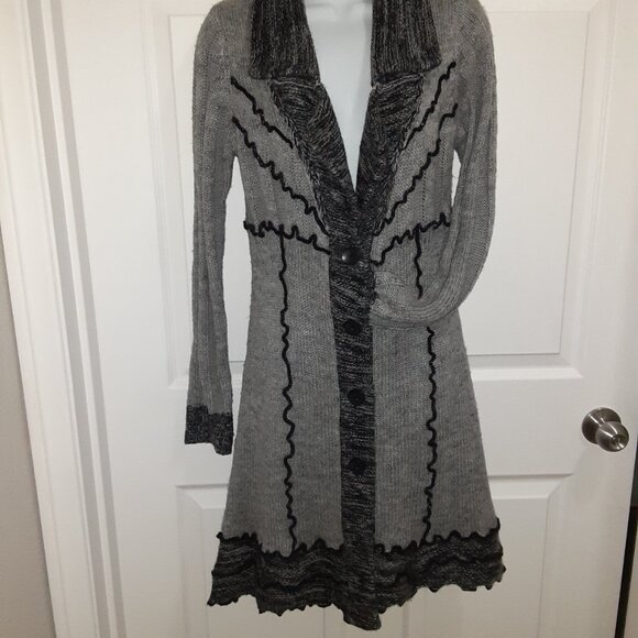 Small, Long Knit Sweater * Check Measurements * Grey * Like New * Tall, Med, Reg - Picture 9 of 14